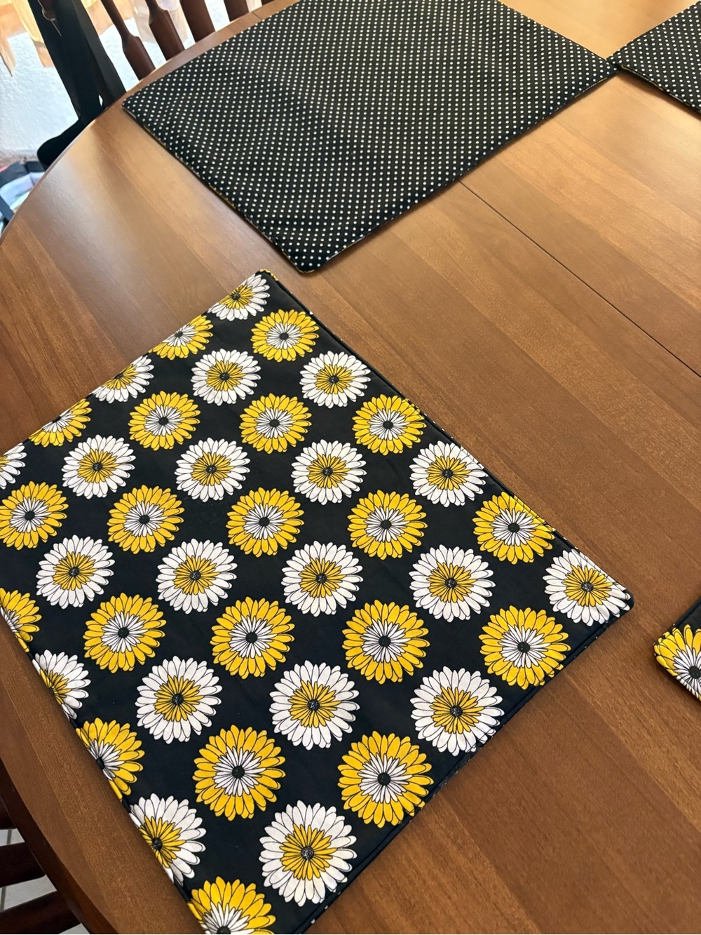 Black & Yellow Daisy Placemats - Set of 4